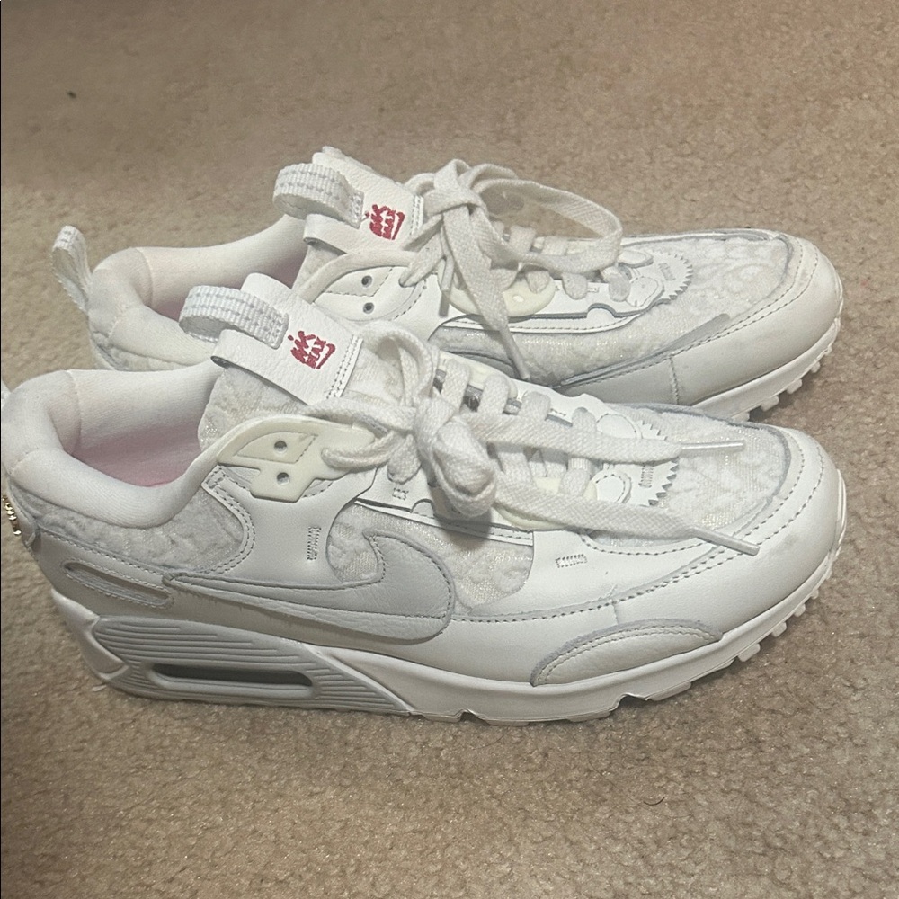 Nike White Women's Sneakers with Subtle Patterns